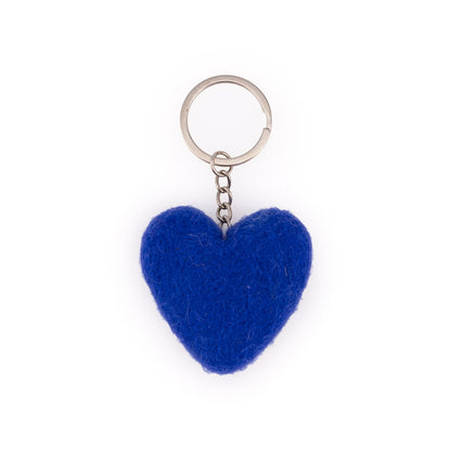Detailfoto van vilten sleutelhanger hart blauw