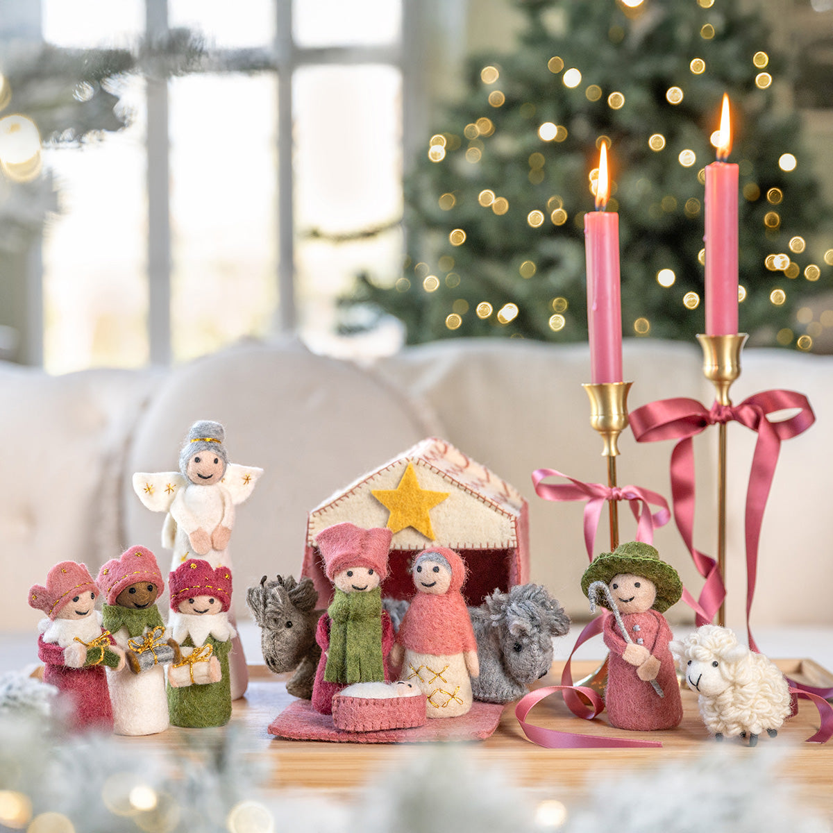 Weihnachtskrippe mit Alpenveilchen – Altrosa