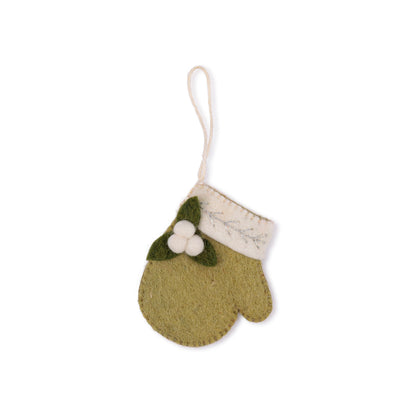 Detailfoto van hanger wantje met mistletoe lichtgroen van vilt
