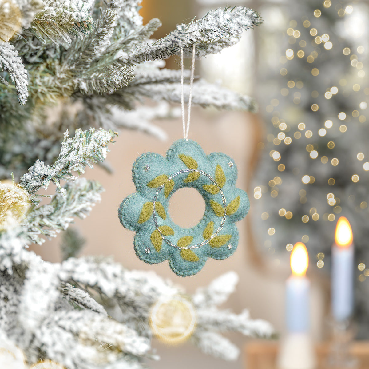 Hanger Krans Winterwonderland IJsblauw van vilt
