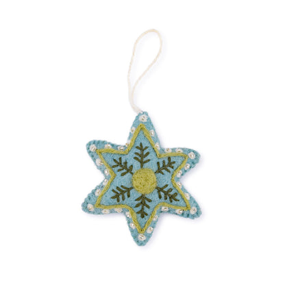 Detailfoto van hanger ster embroidery ijsblauw van vilt