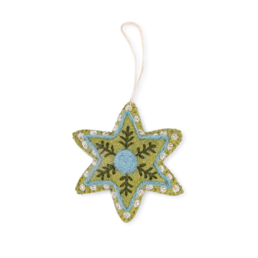 Detailfoto van hanger ster embroidery lichtgroen-ijsblauw van vilt