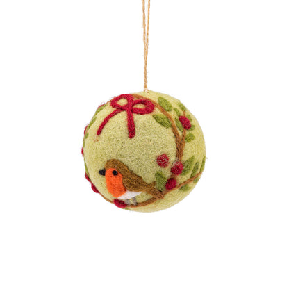 Detailfoto van vilten hanger bal english christmas roodborstje
