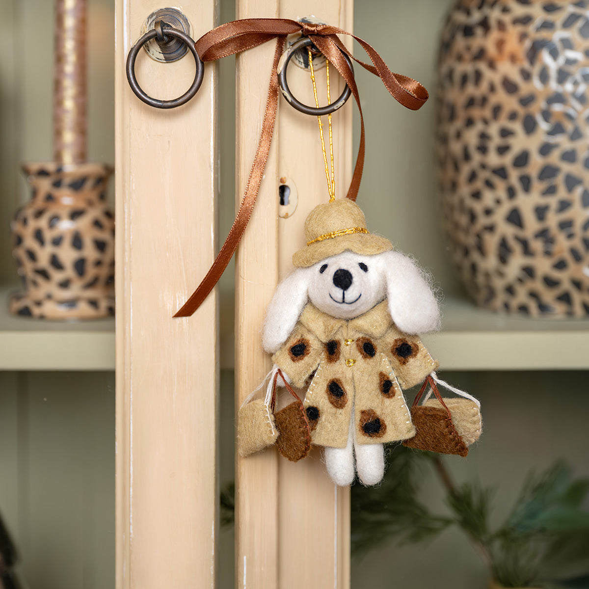 Hanger Poedel Shopaholic Beige