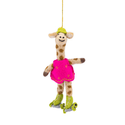Vilten hanger giraffe op rollerskates fuchsia