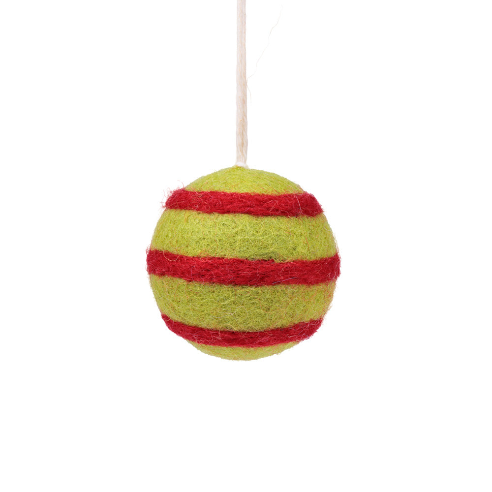 Detailfoto van vilten hanger bal streep groen jolly christmas