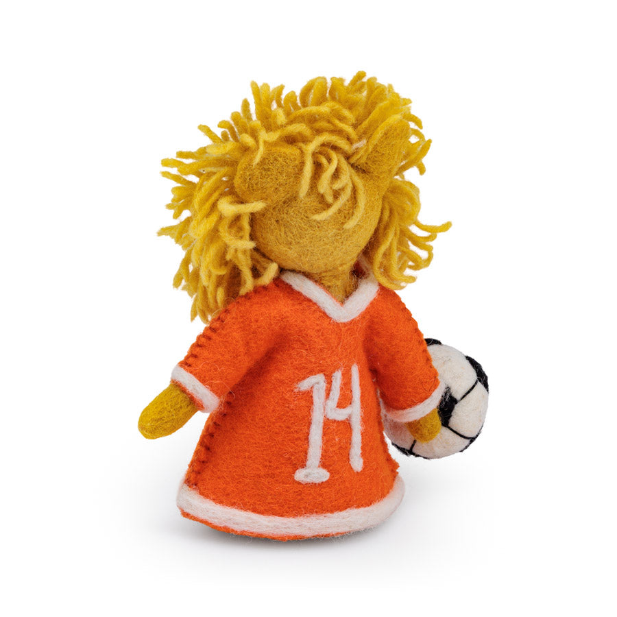 Detailfoto van vilten decoratie leeuw met voetbal