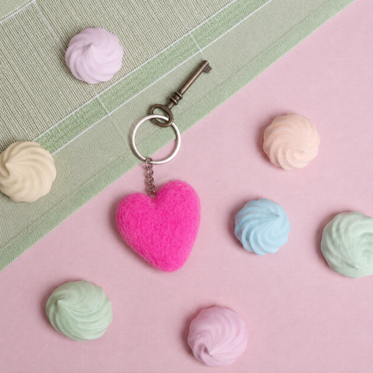 Vilten sleutelhanger hart roze