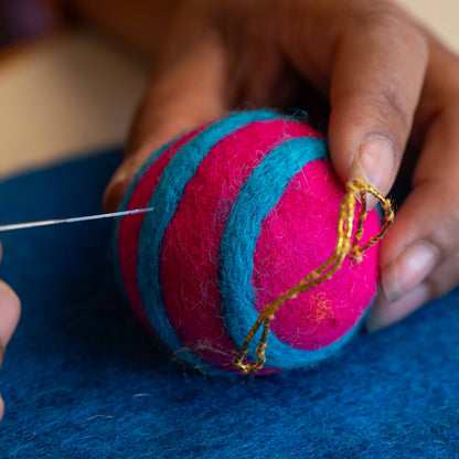 Anhängerkugel gestreift Fuchsia Kitschmas
